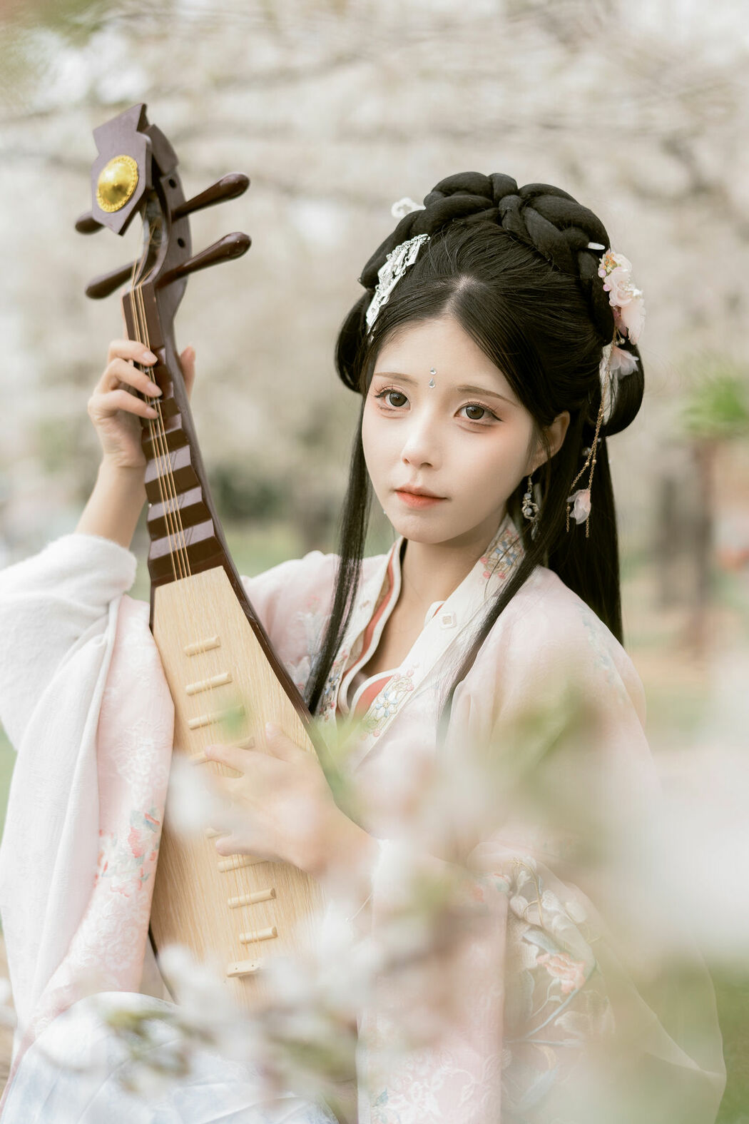 YiTuYu艺图语 Vol.8886 Gu Yan Yi (33P)