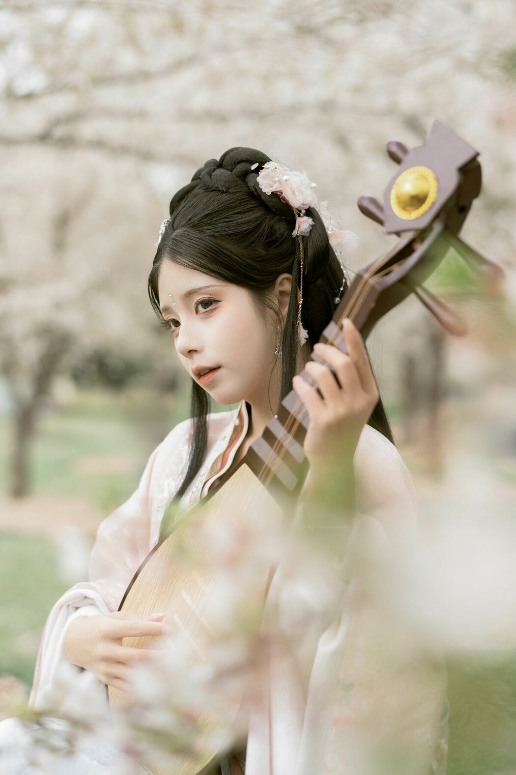 YiTuYu艺图语 Vol.8886 Gu Yan Yi (33P)