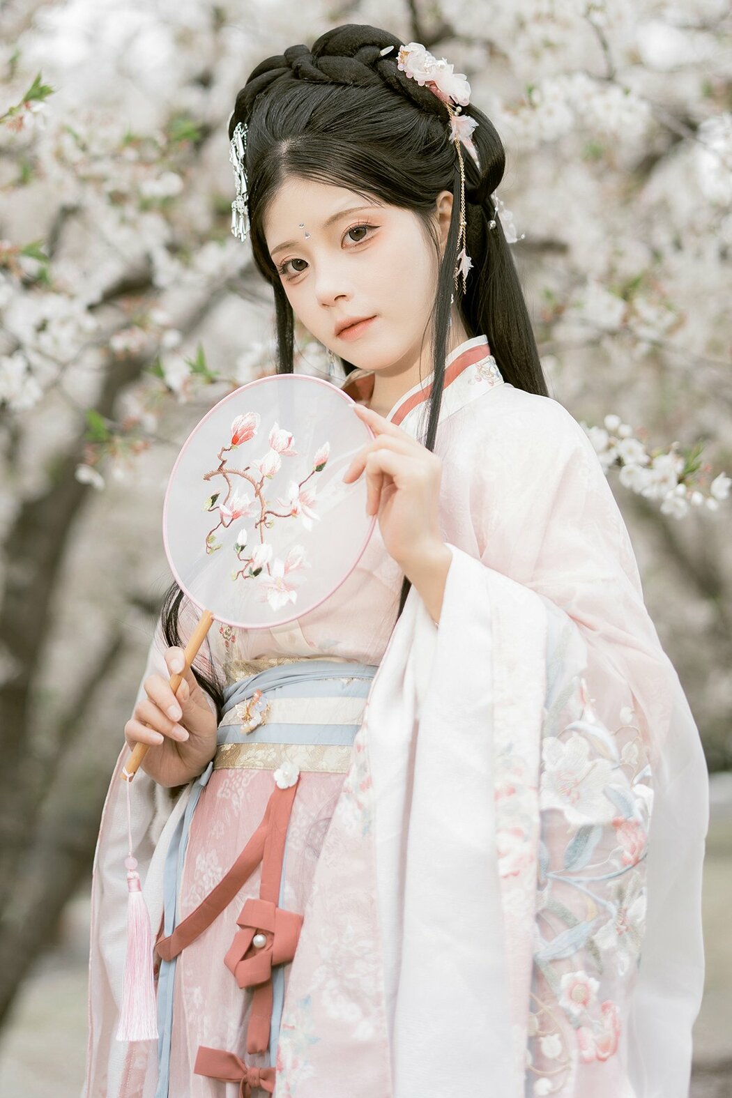 YiTuYu艺图语 Vol.8886 Gu Yan Yi (33P) Cover Photo