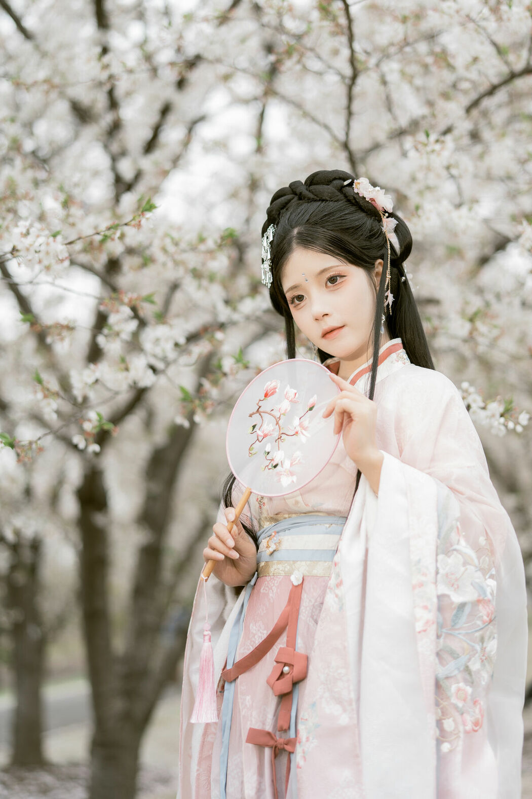 YiTuYu艺图语 Vol.8886 Gu Yan Yi (33P)