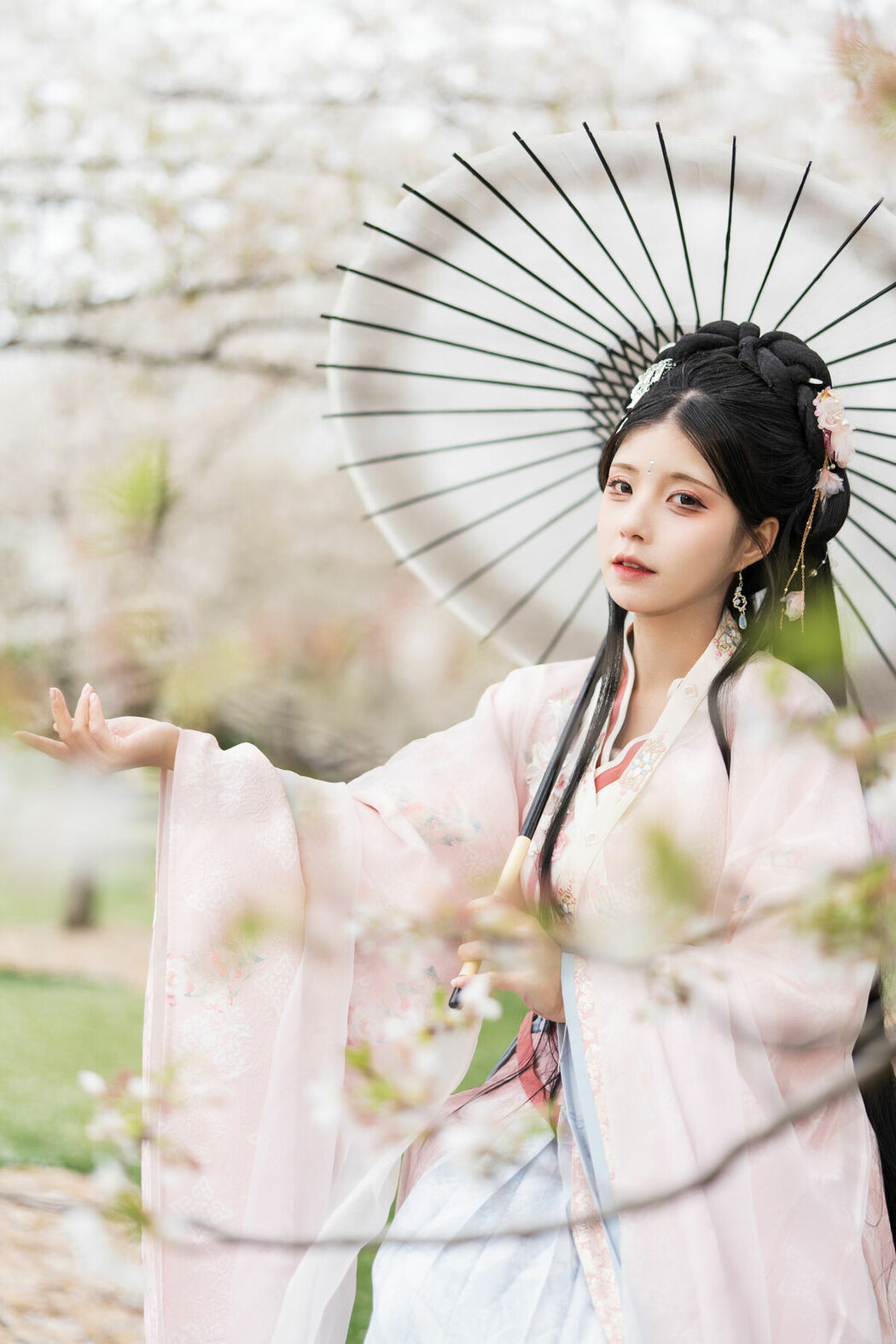 YiTuYu艺图语 Vol.8886 Gu Yan Yi (33P)