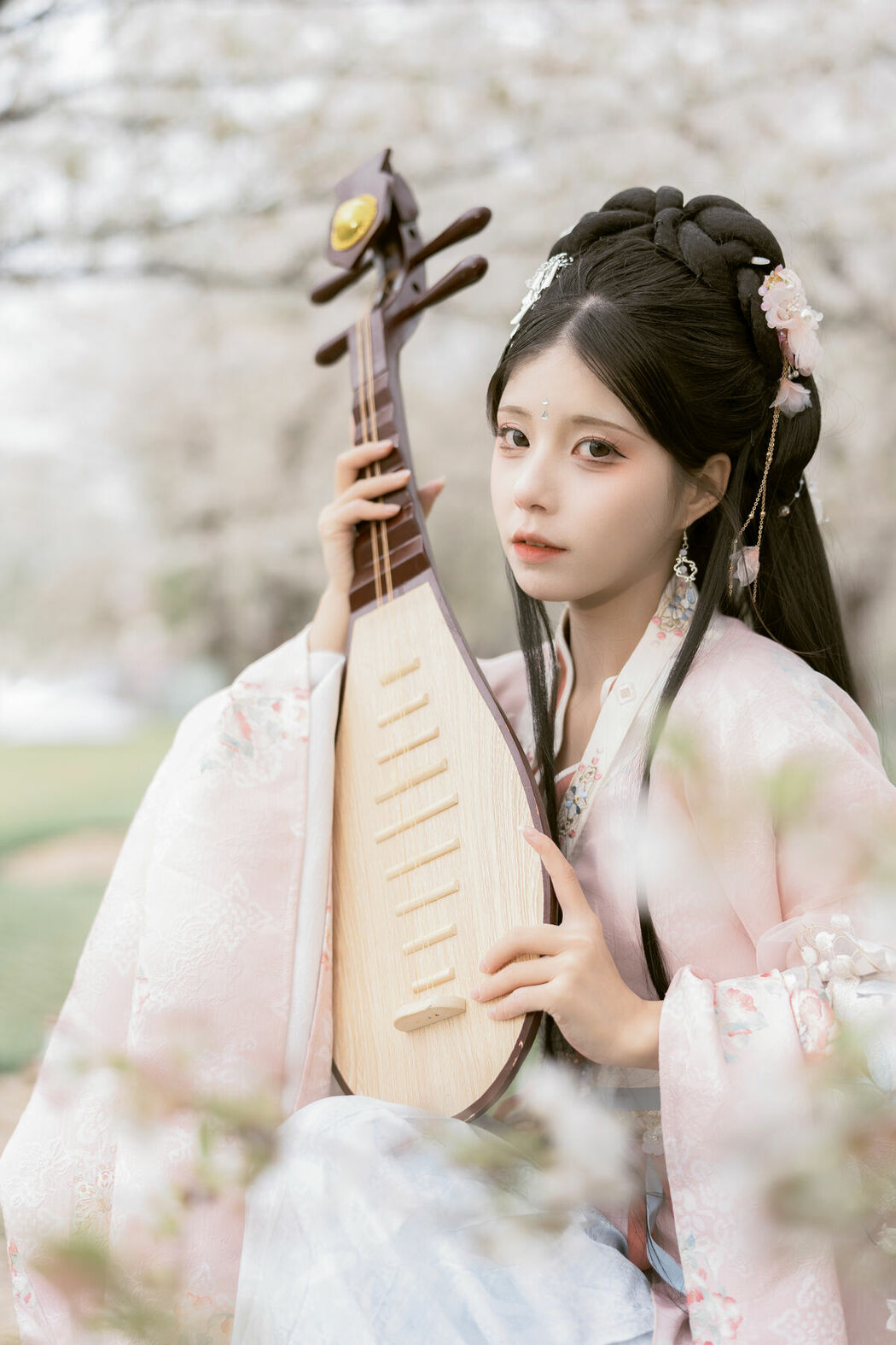 YiTuYu艺图语 Vol.8886 Gu Yan Yi (33P)