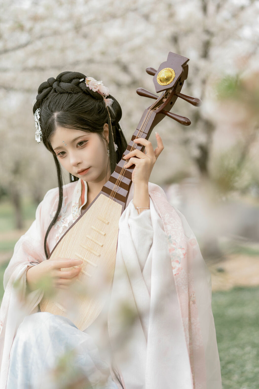 YiTuYu艺图语 Vol.8886 Gu Yan Yi (33P)