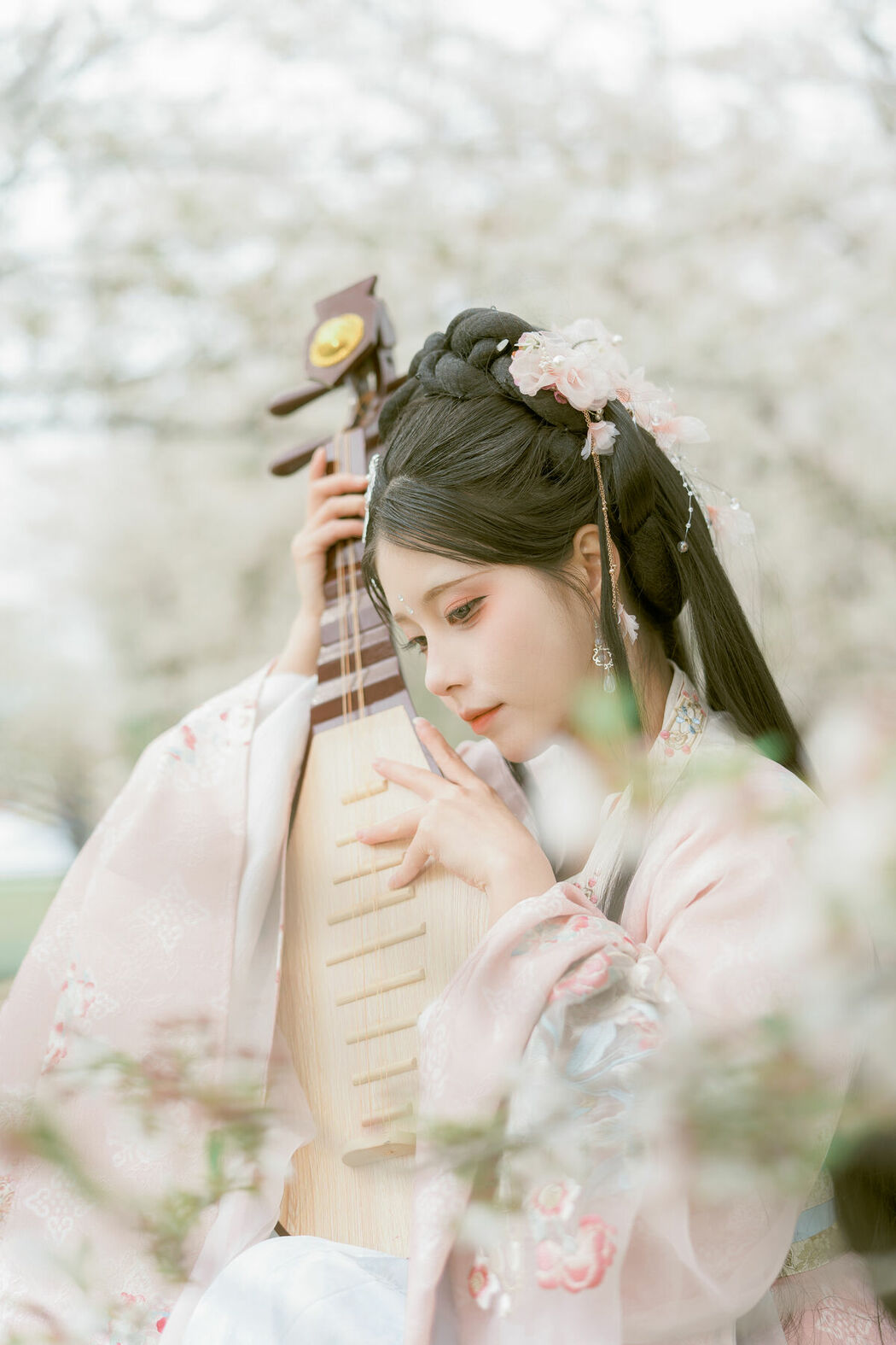 YiTuYu艺图语 Vol.8886 Gu Yan Yi (33P)