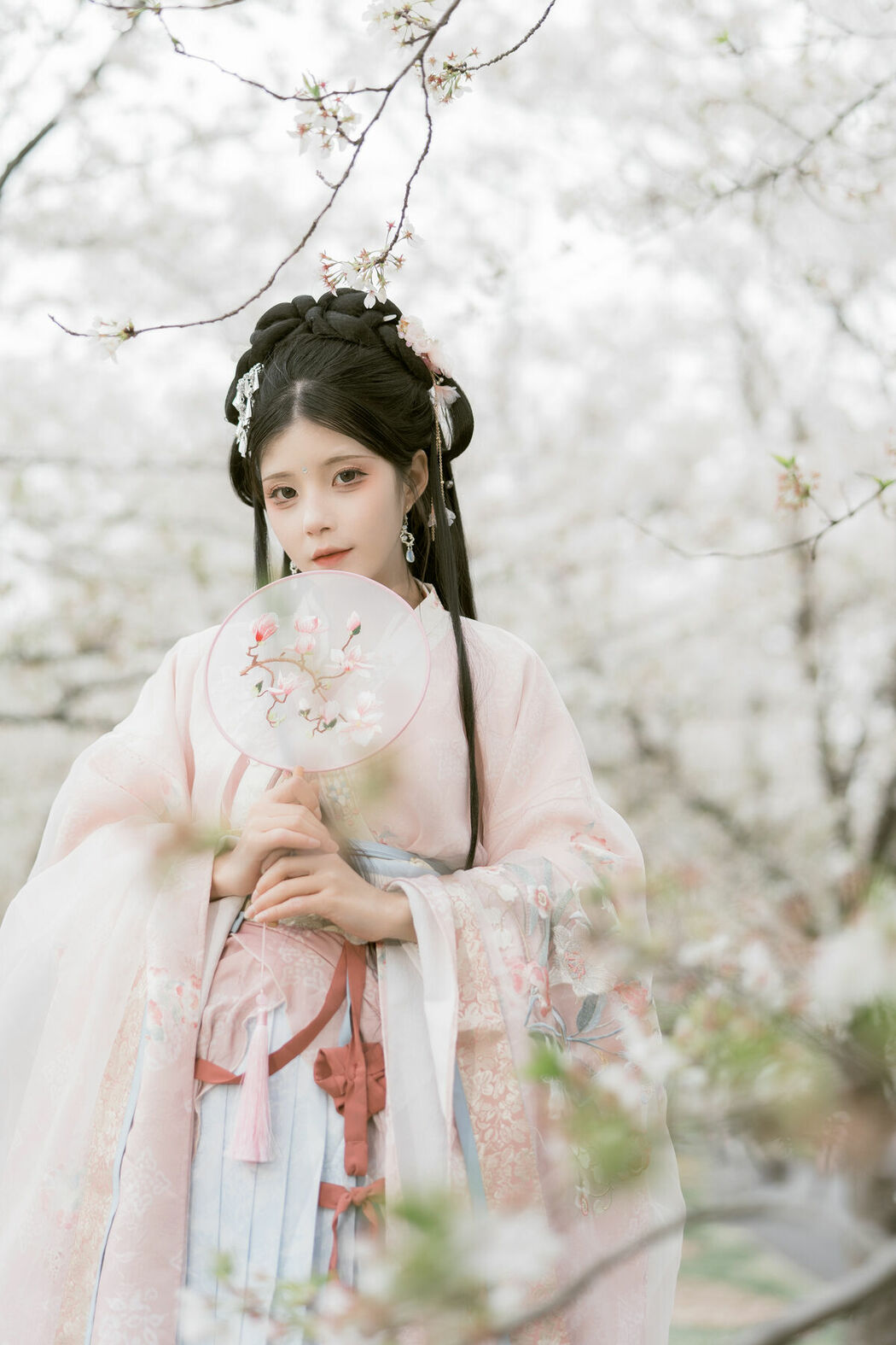 YiTuYu艺图语 Vol.8886 Gu Yan Yi (33P)