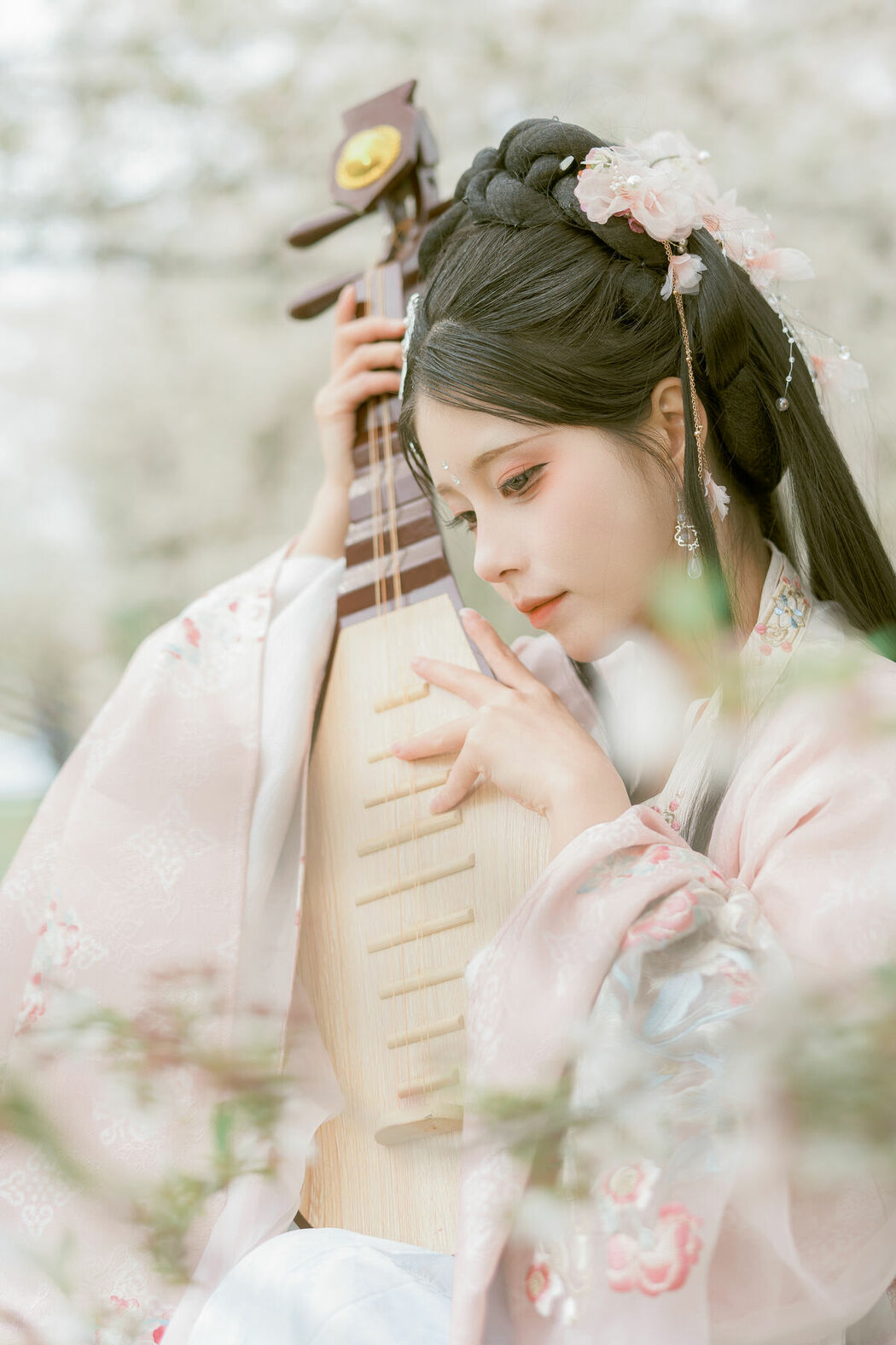 YiTuYu艺图语 Vol.8886 Gu Yan Yi (33P)