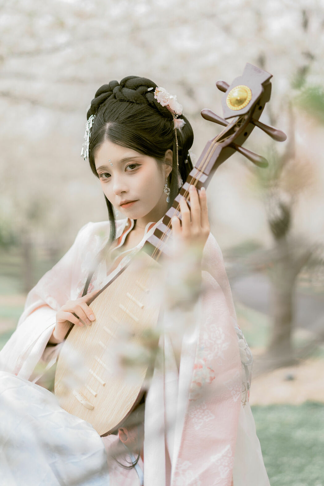 YiTuYu艺图语 Vol.8886 Gu Yan Yi (33P)