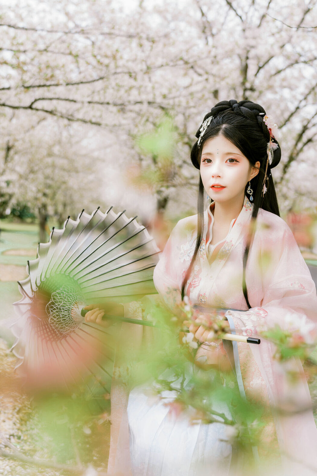 YiTuYu艺图语 Vol.8886 Gu Yan Yi (33P)