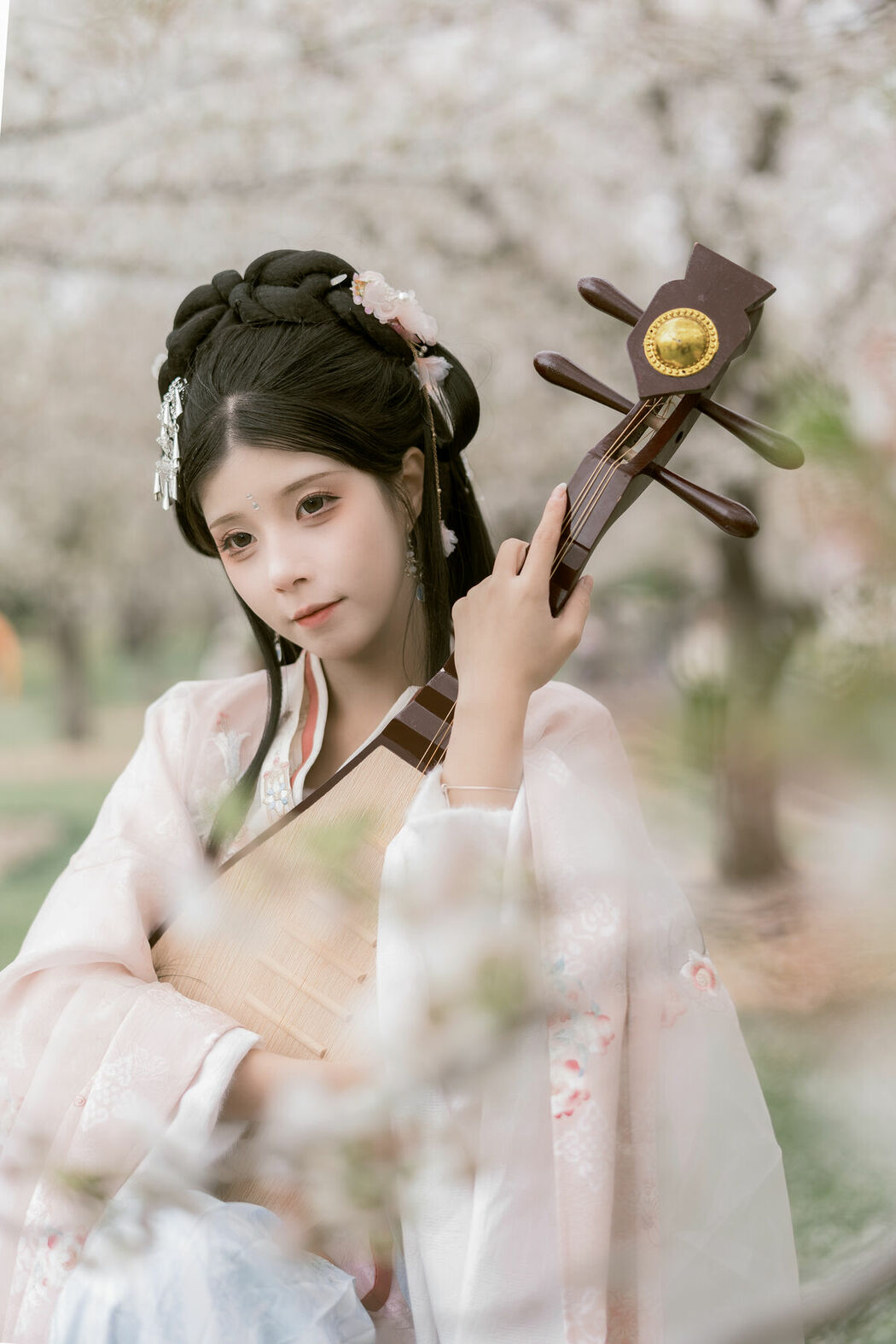 YiTuYu艺图语 Vol.8886 Gu Yan Yi (33P)