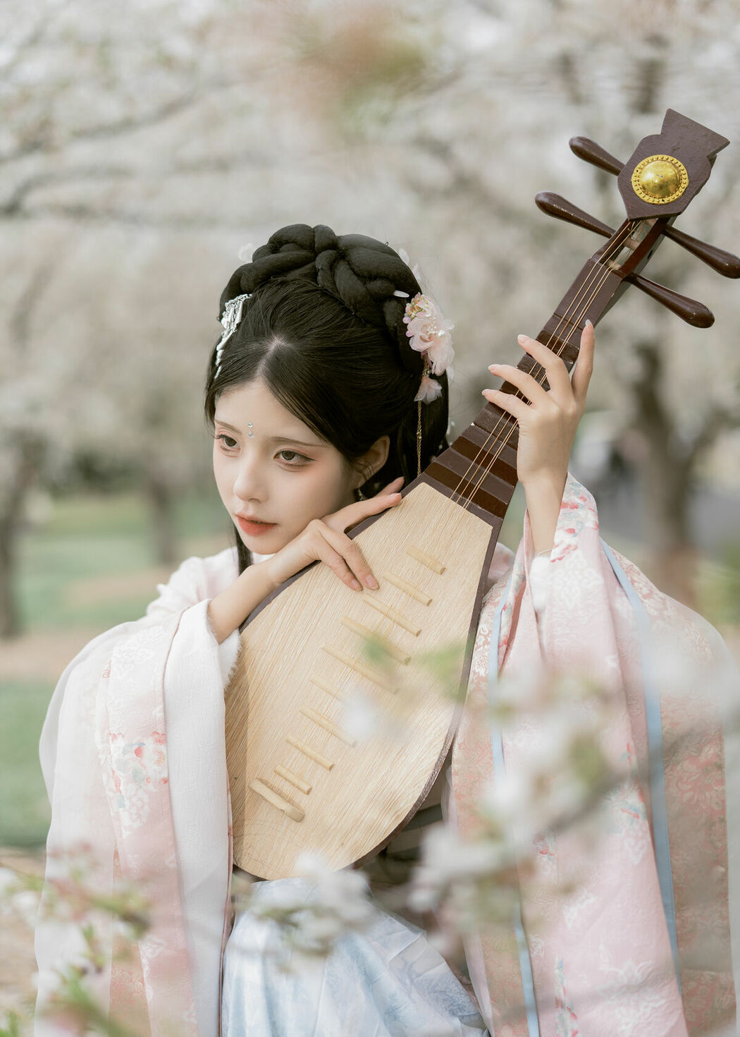 YiTuYu艺图语 Vol.8886 Gu Yan Yi (33P)