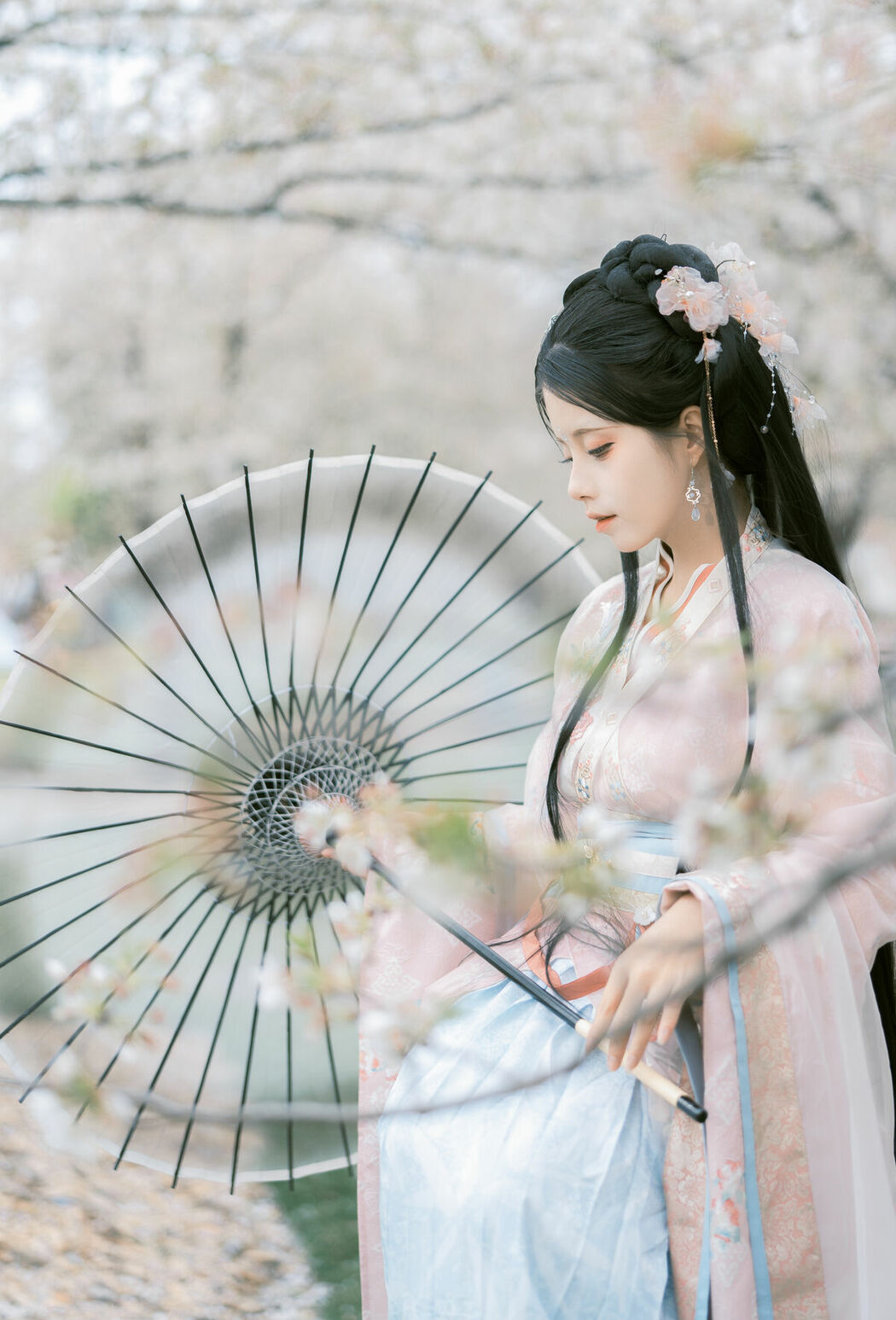 YiTuYu艺图语 Vol.8886 Gu Yan Yi (33P)