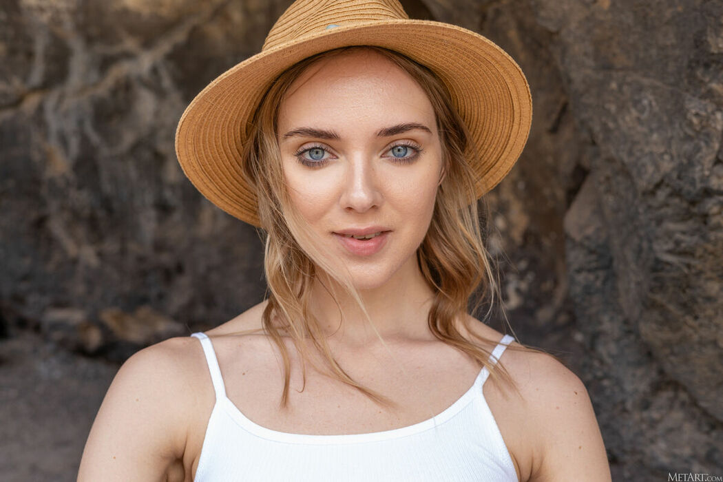 MetArt Oxana Chic – Beach Life Part01 (61P)