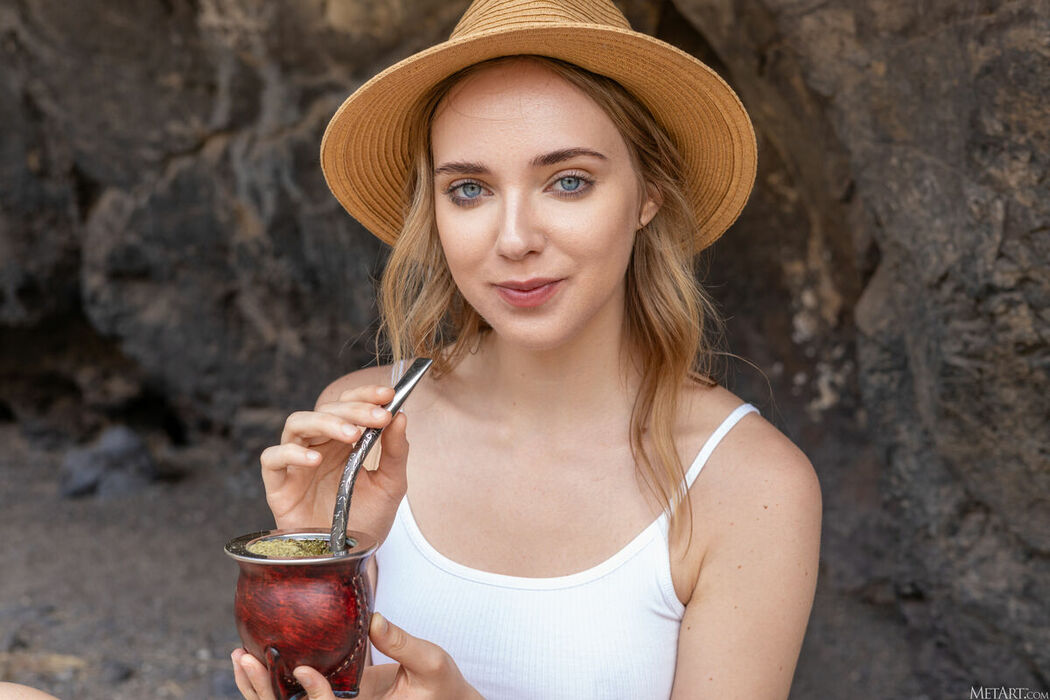 MetArt Oxana Chic – Beach Life Part01 (61P)