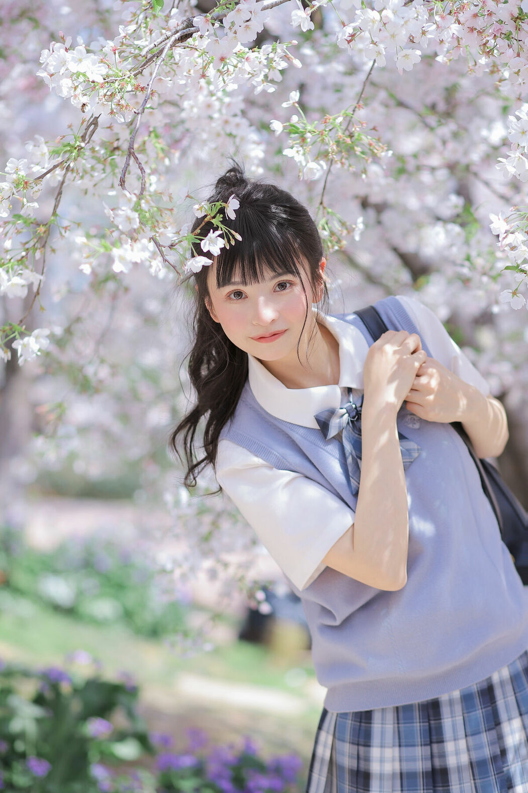 YiTuYu艺图语 Vol.8890 Zhuo Dao Yi Zhi Su Su (18P)