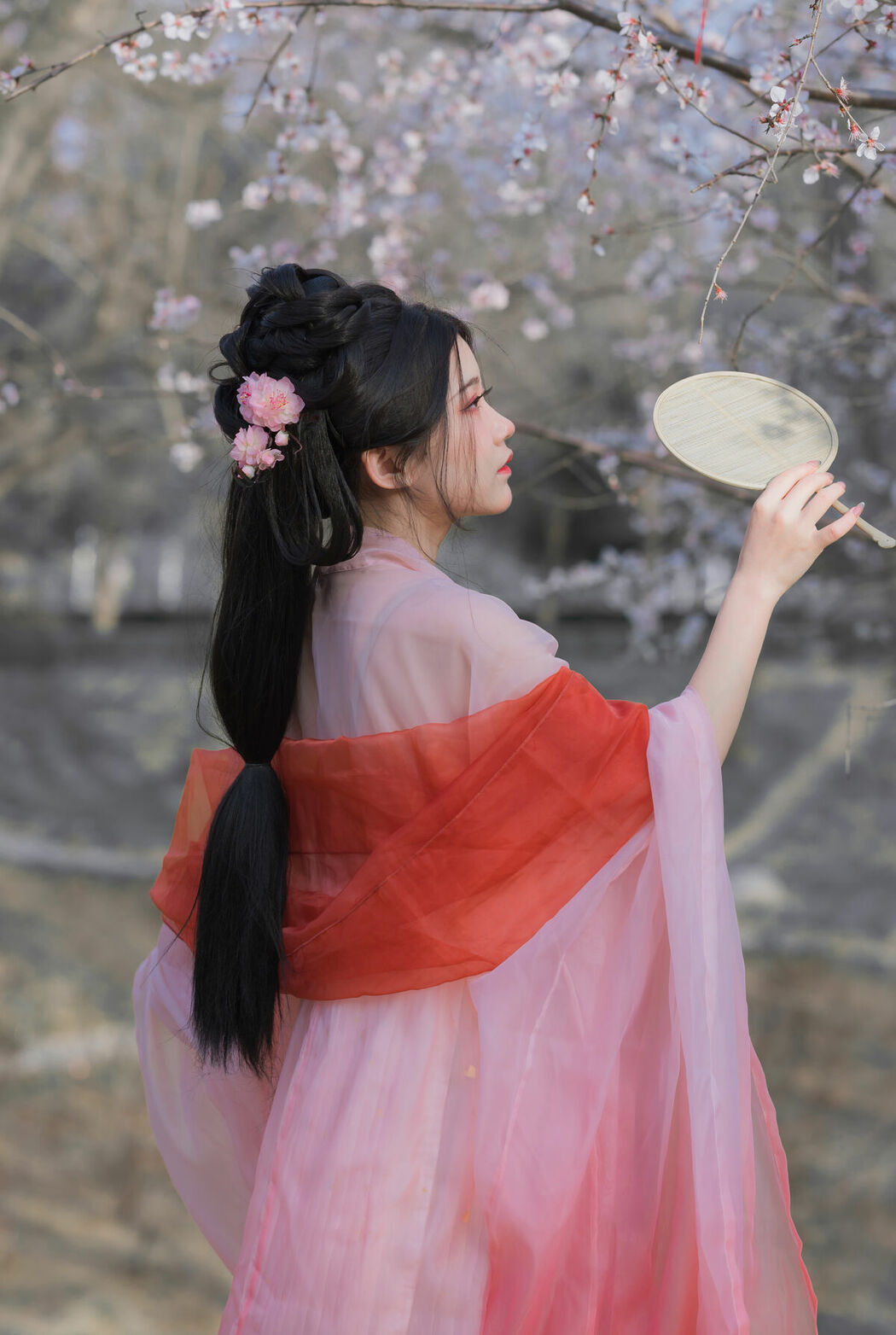 YiTuYu艺图语 Vol.8891 Gui Yuan Ba Bao Zhou (16P)