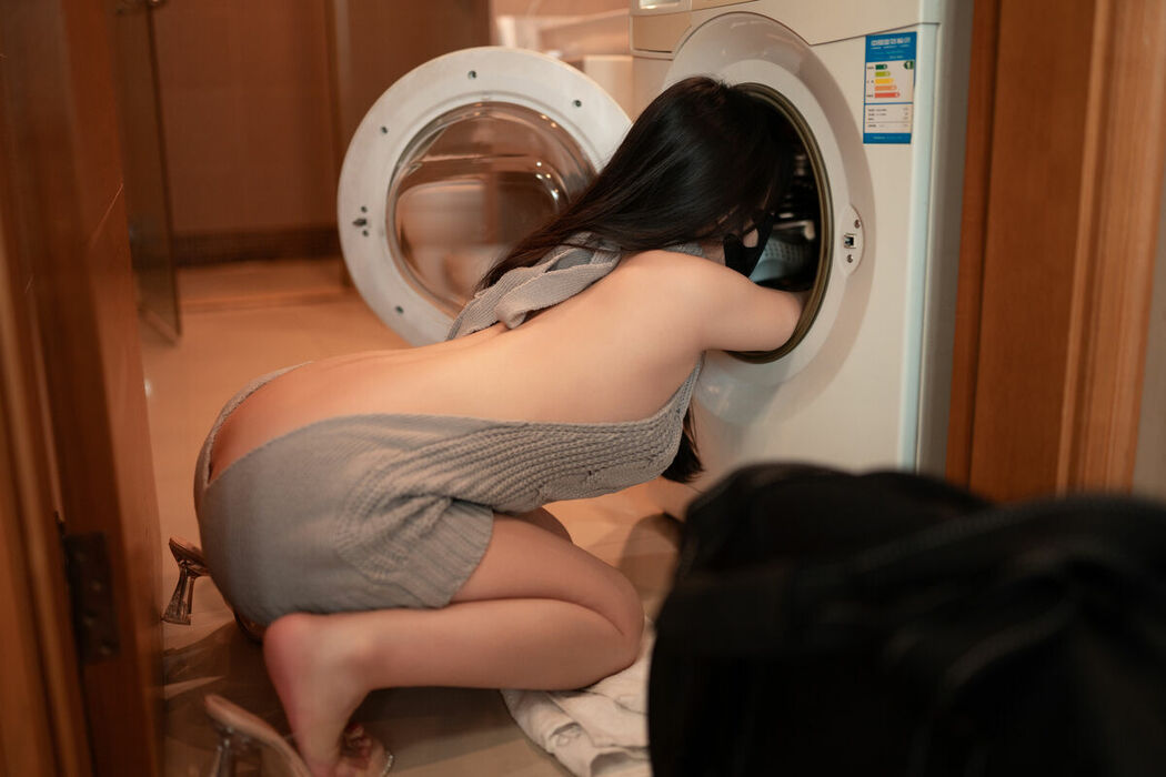 Coser@Bangni邦尼 – 灰色毛衣 (86P)