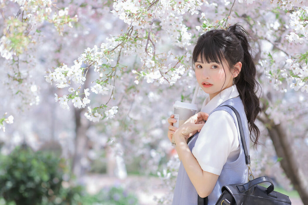 YiTuYu艺图语 Vol.8890 Zhuo Dao Yi Zhi Su Su (18P)