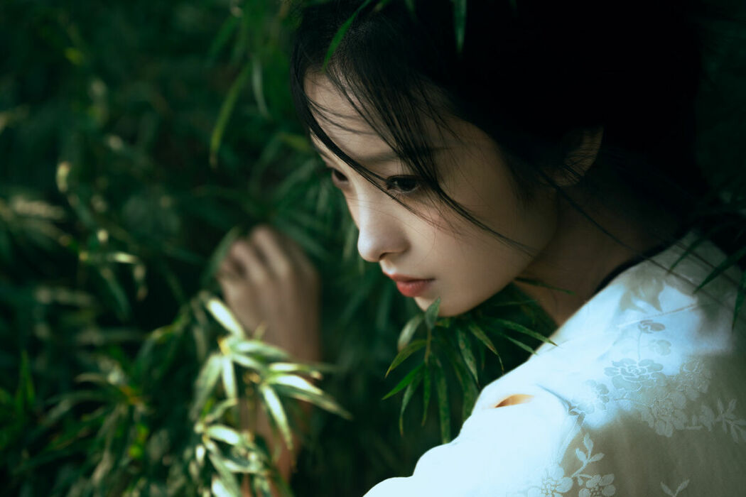 YiTuYu艺图语 Vol.8893 Li Yu Ayu (18P)