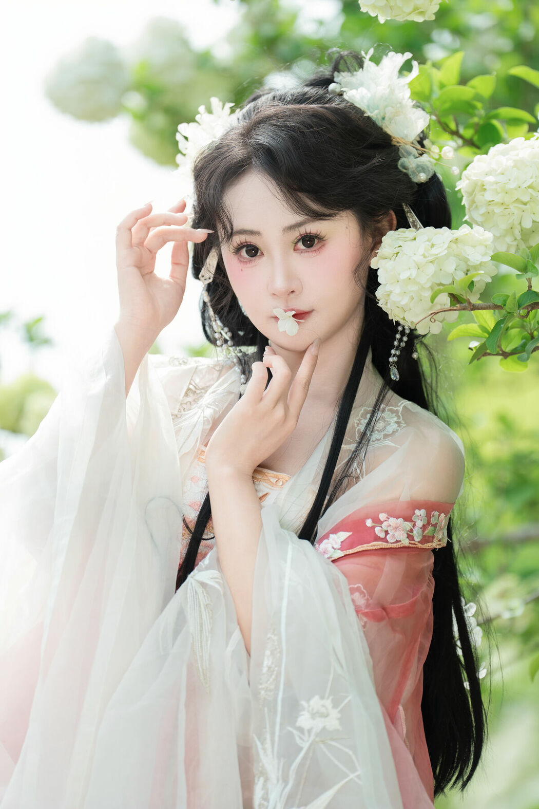 YiTuYu艺图语 Vol.8889 Jiao Yi Zhi Sui Sui (34P)