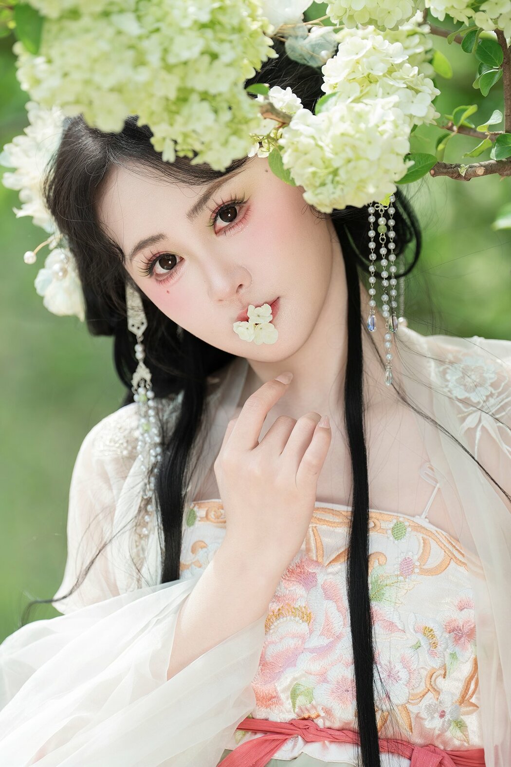 YiTuYu艺图语 Vol.8889 Jiao Yi Zhi Sui Sui (34P) Cover Photo