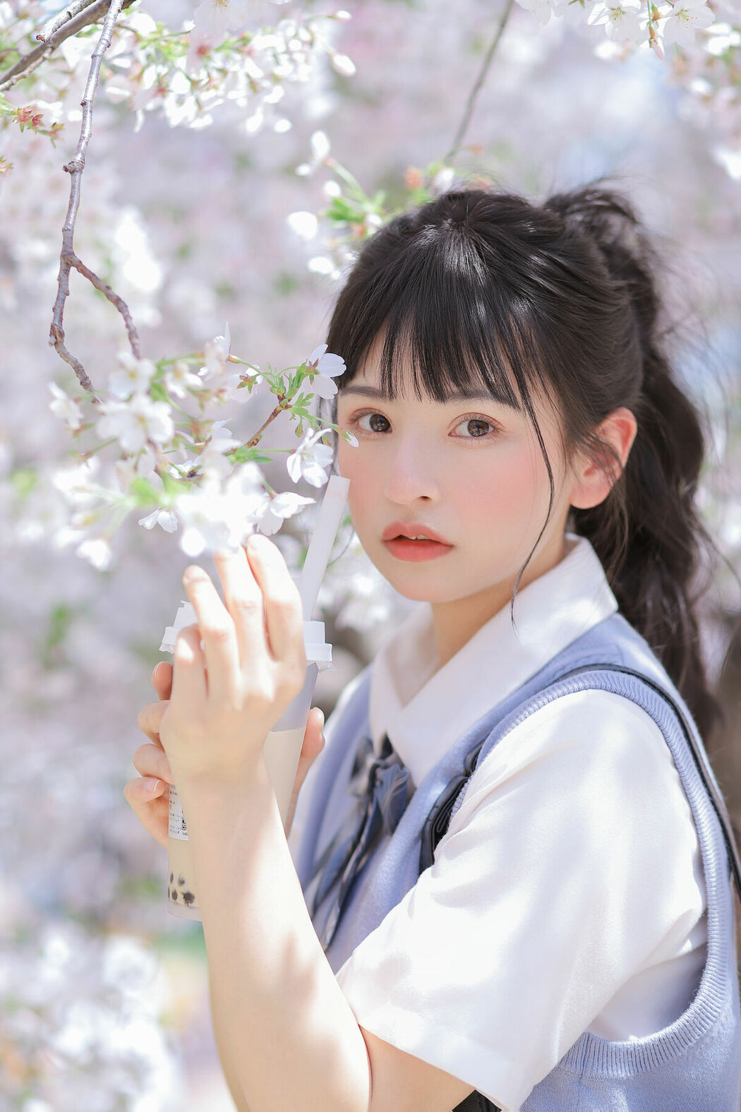 YiTuYu艺图语 Vol.8890 Zhuo Dao Yi Zhi Su Su (18P)