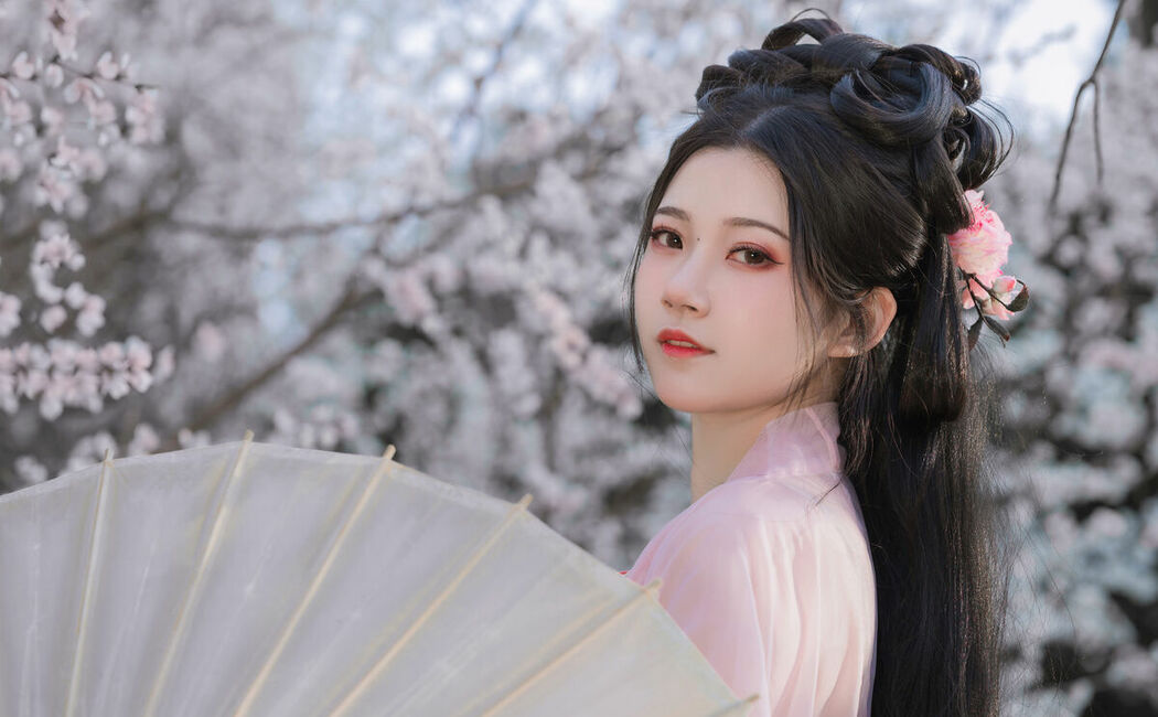 YiTuYu艺图语 Vol.8891 Gui Yuan Ba Bao Zhou (16P)