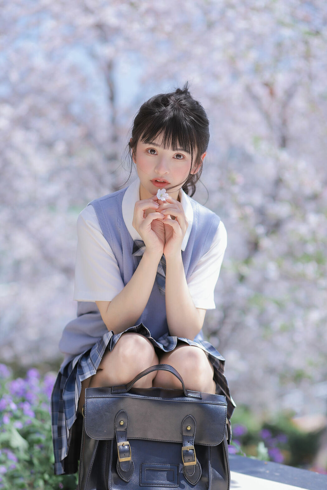 YiTuYu艺图语 Vol.8890 Zhuo Dao Yi Zhi Su Su (18P)