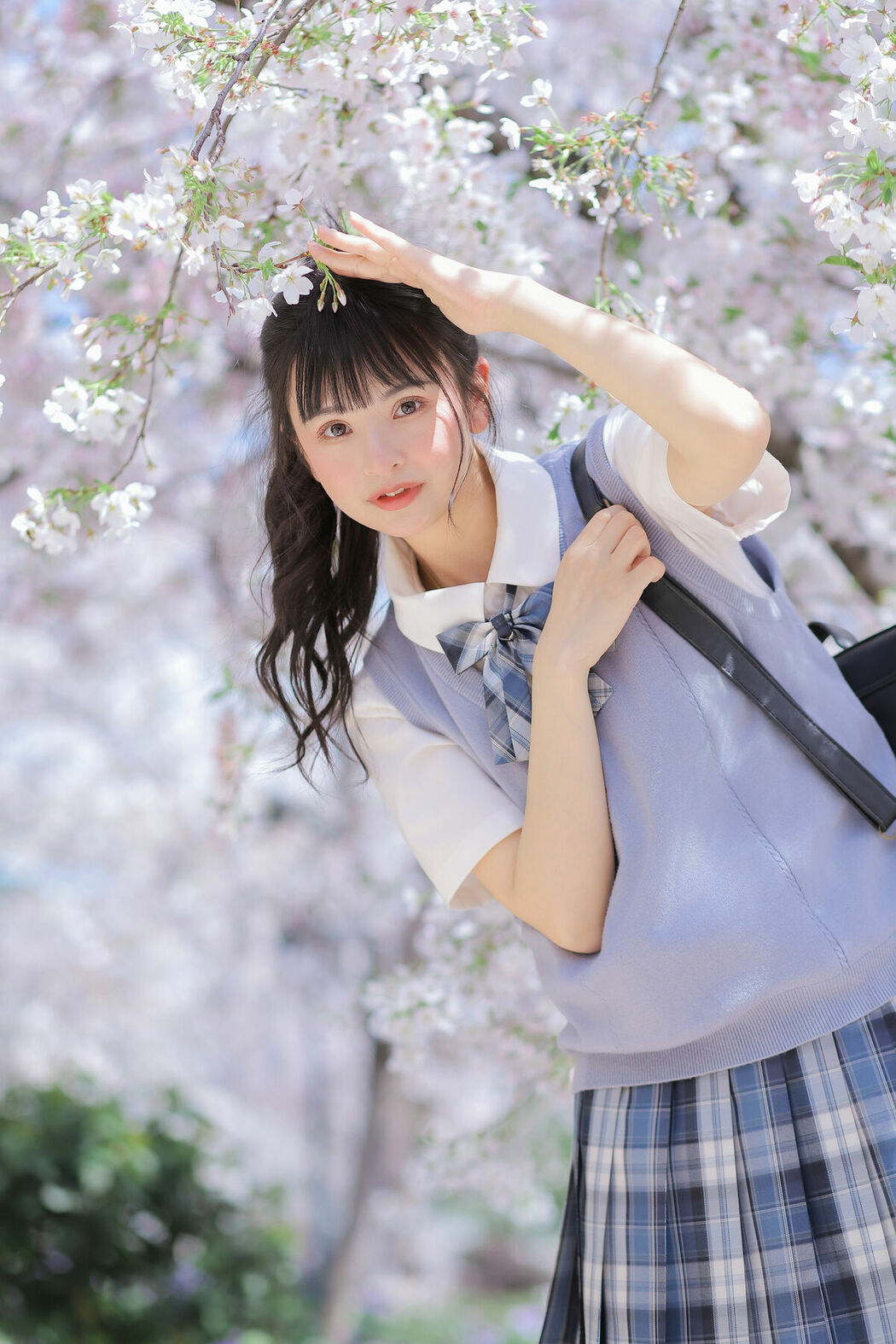 YiTuYu艺图语 Vol.8890 Zhuo Dao Yi Zhi Su Su (18P)