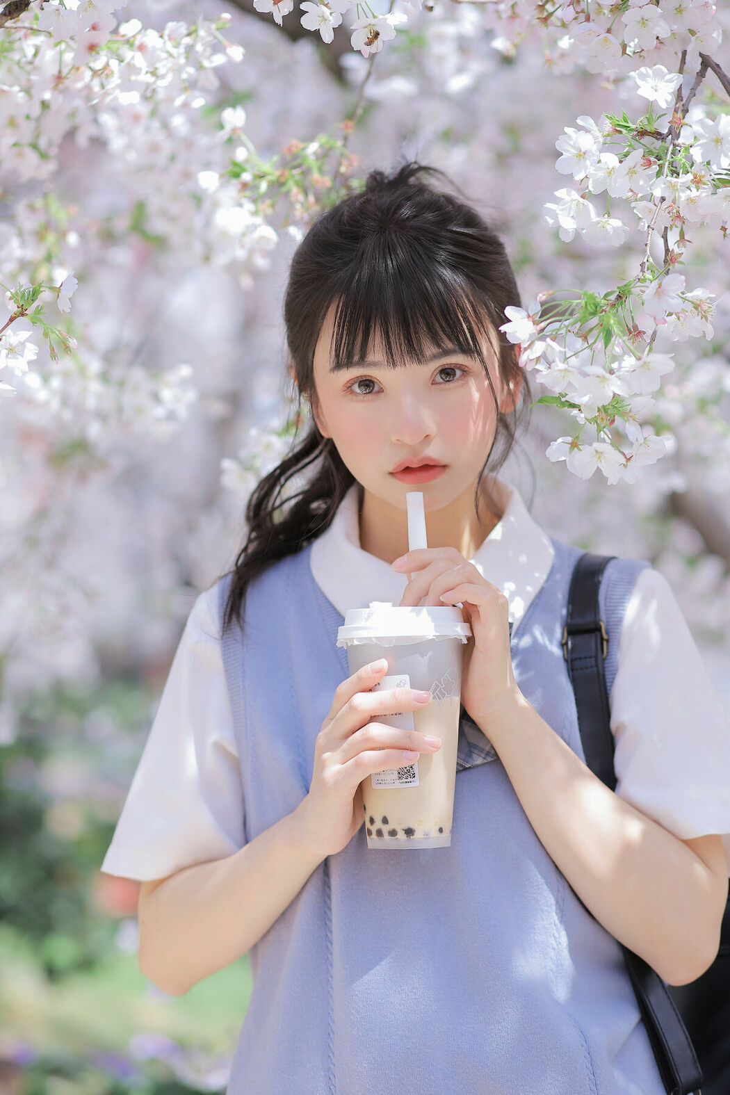 YiTuYu艺图语 Vol.8890 Zhuo Dao Yi Zhi Su Su (18P)