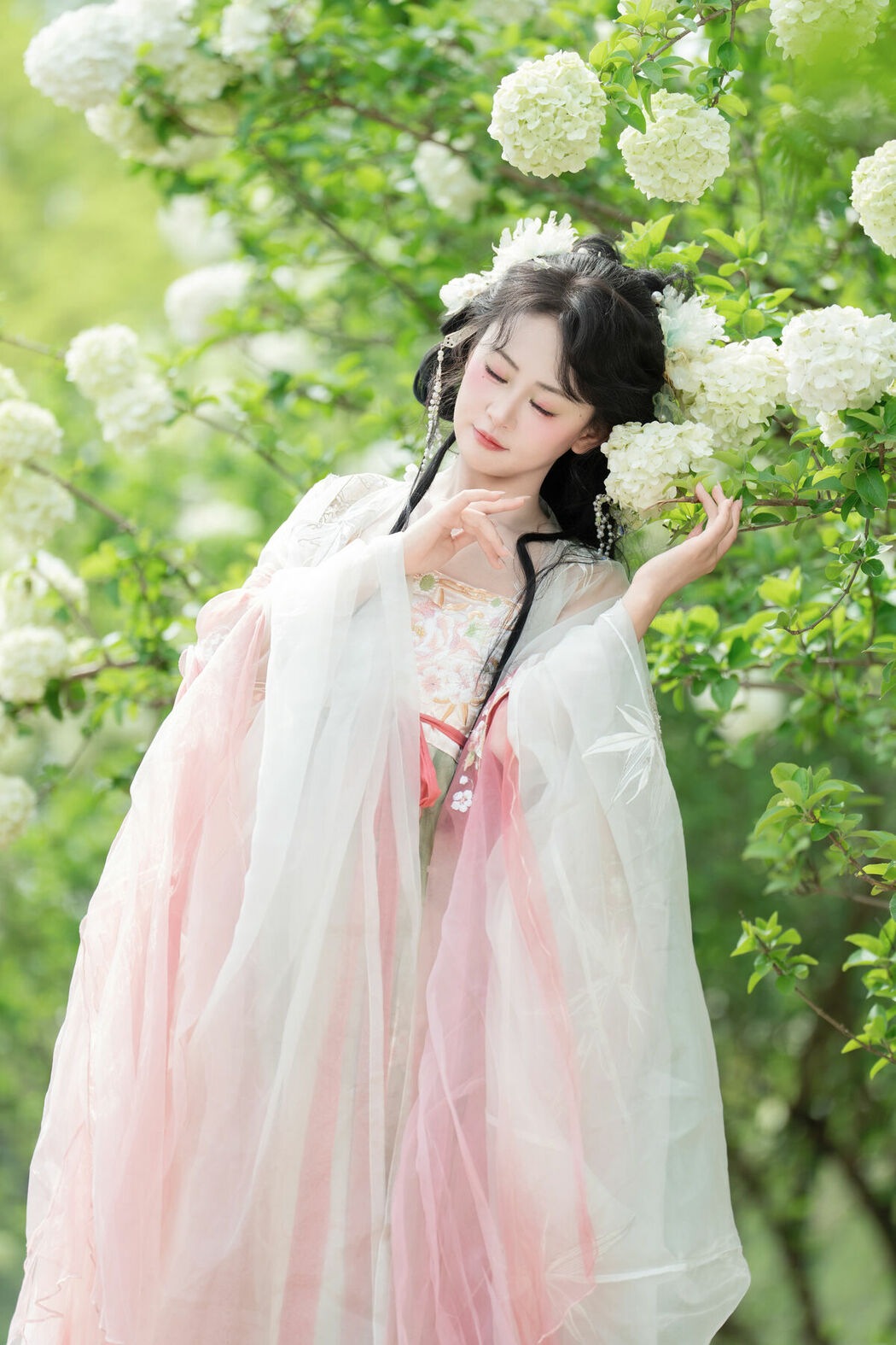 YiTuYu艺图语 Vol.8889 Jiao Yi Zhi Sui Sui (34P)