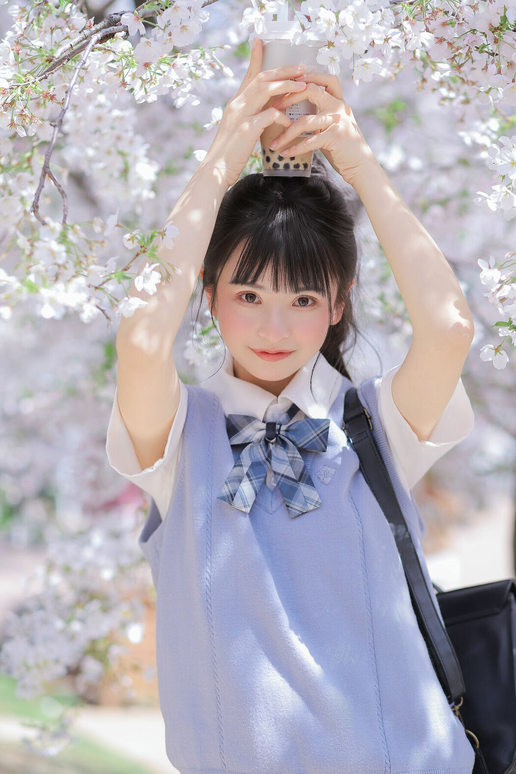 YiTuYu艺图语 Vol.8890 Zhuo Dao Yi Zhi Su Su (18P)