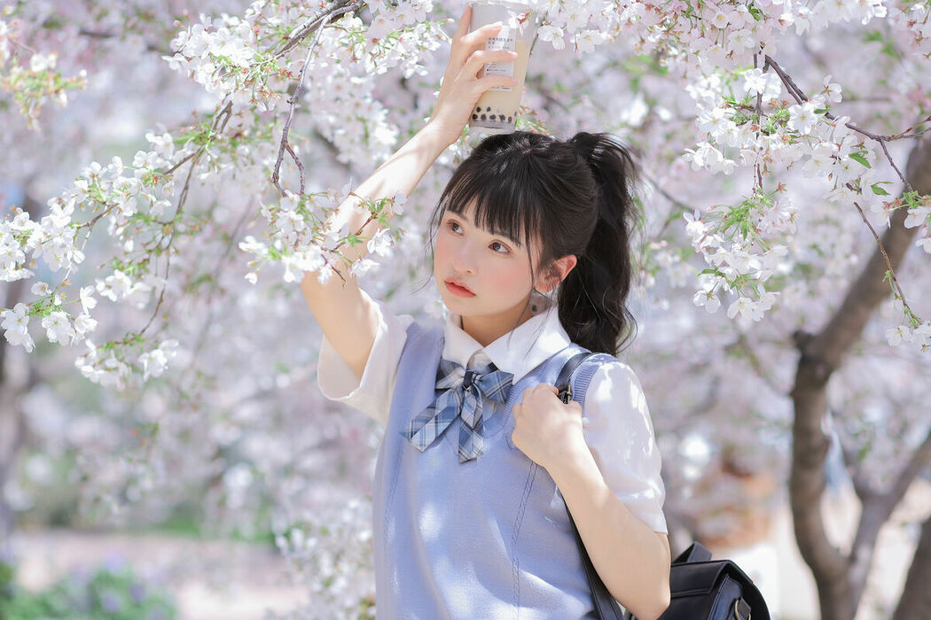 YiTuYu艺图语 Vol.8890 Zhuo Dao Yi Zhi Su Su (18P)