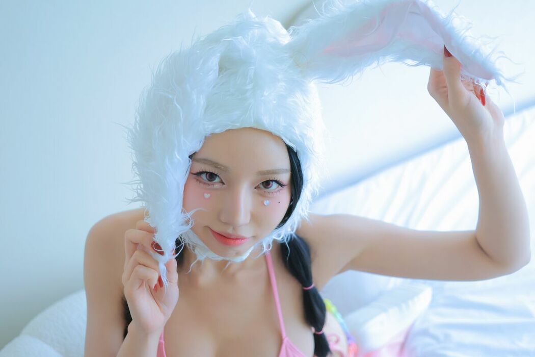Dongeuran 동그란 – Naked Bunny Part01 (71P)