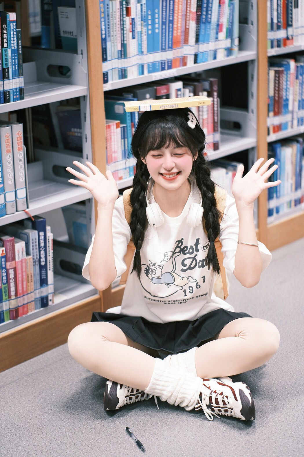 YiTuYu艺图语 Vol.8898 Xia Yu Xiao Nian (28P)