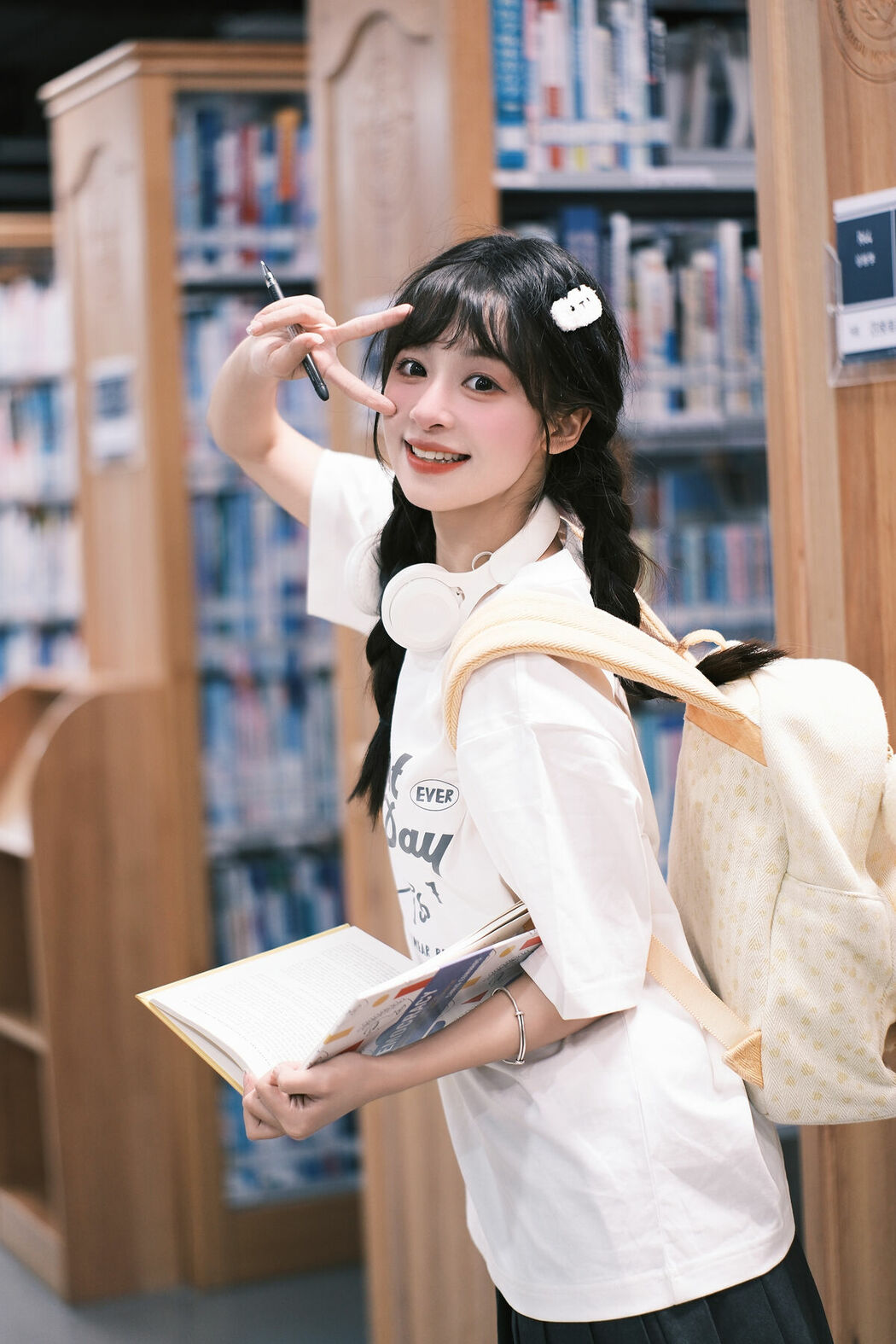 YiTuYu艺图语 Vol.8898 Xia Yu Xiao Nian (28P)