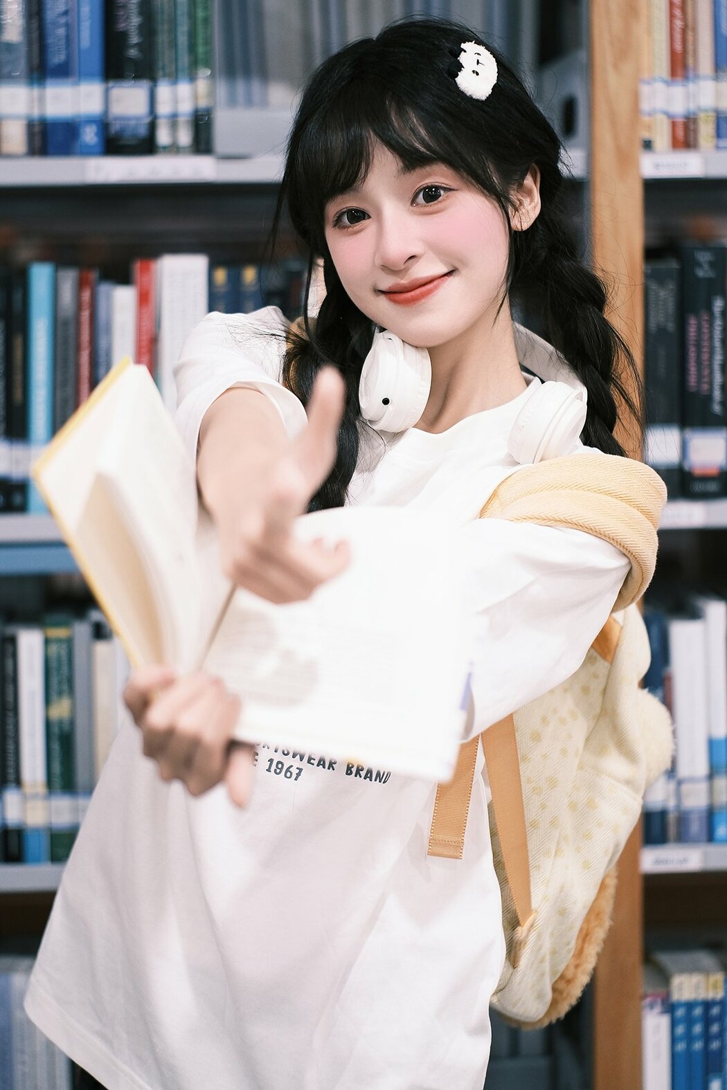 YiTuYu艺图语 Vol.8898 Xia Yu Xiao Nian (28P) Cover Photo