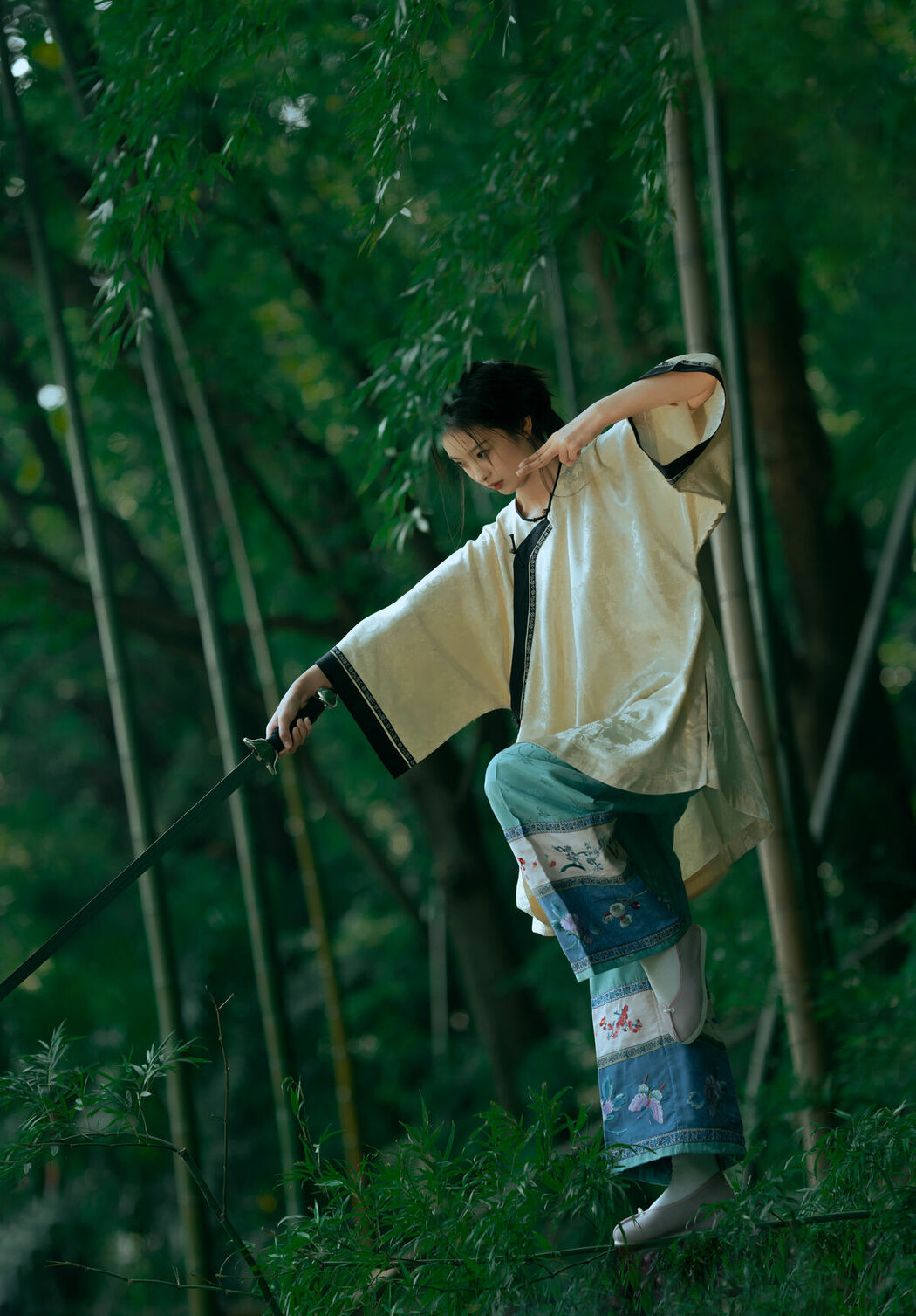 YiTuYu艺图语 Vol.8893 Li Yu Ayu (18P)