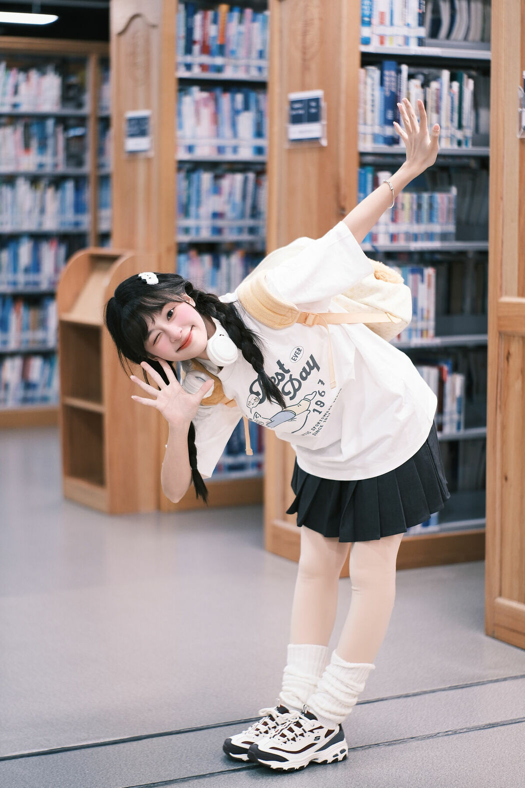 YiTuYu艺图语 Vol.8898 Xia Yu Xiao Nian (28P)