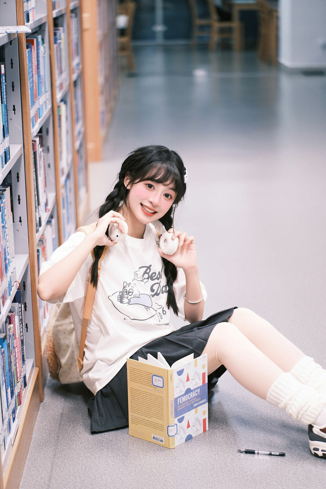 YiTuYu艺图语 Vol.8898 Xia Yu Xiao Nian (28P)