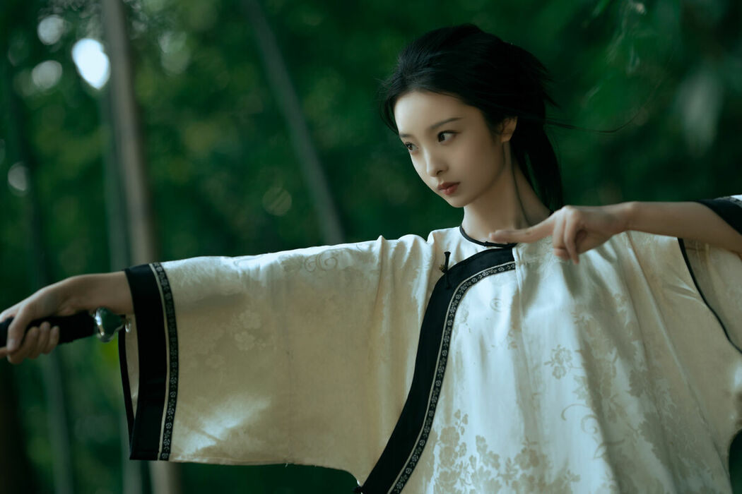 YiTuYu艺图语 Vol.8893 Li Yu Ayu (18P)