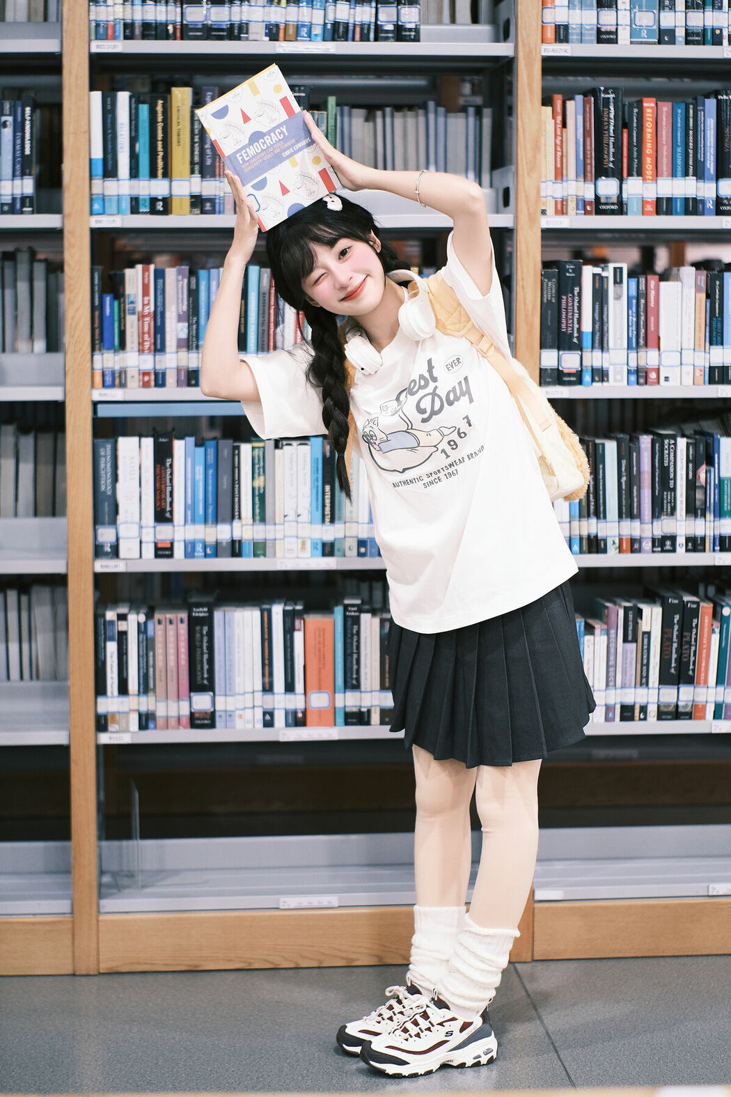 YiTuYu艺图语 Vol.8898 Xia Yu Xiao Nian (28P)