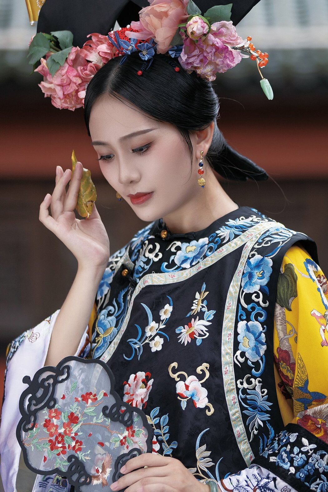 YiTuYu艺图语 Vol.8895 Re Mei Shi Xiao Guai (35P) Cover Photo