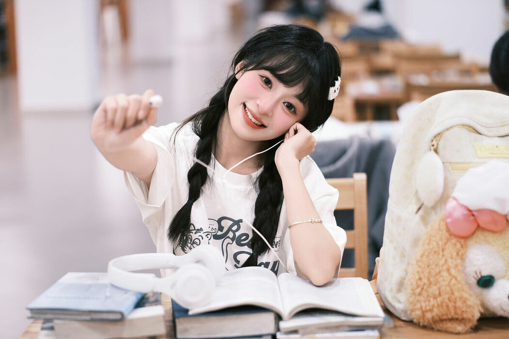 YiTuYu艺图语 Vol.8898 Xia Yu Xiao Nian (28P)