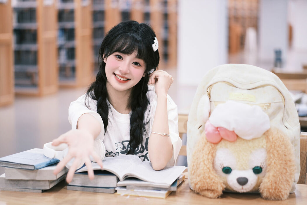 YiTuYu艺图语 Vol.8898 Xia Yu Xiao Nian (28P)