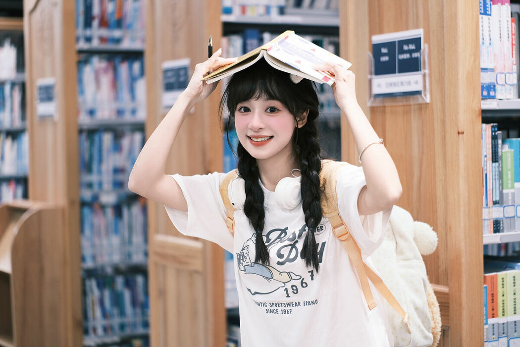 YiTuYu艺图语 Vol.8898 Xia Yu Xiao Nian (28P)