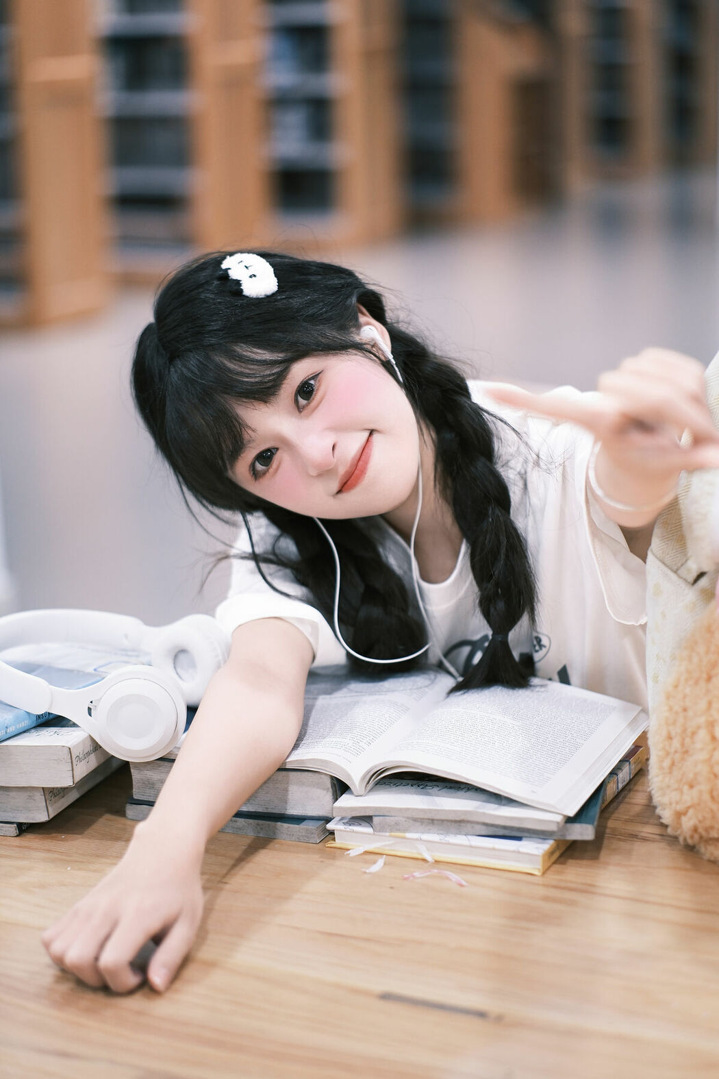 YiTuYu艺图语 Vol.8898 Xia Yu Xiao Nian (28P)