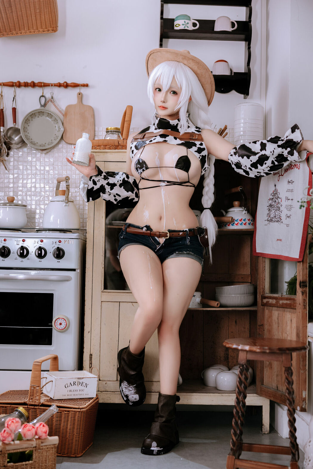 Coser@日奈娇 – 挤奶工 (74P)
