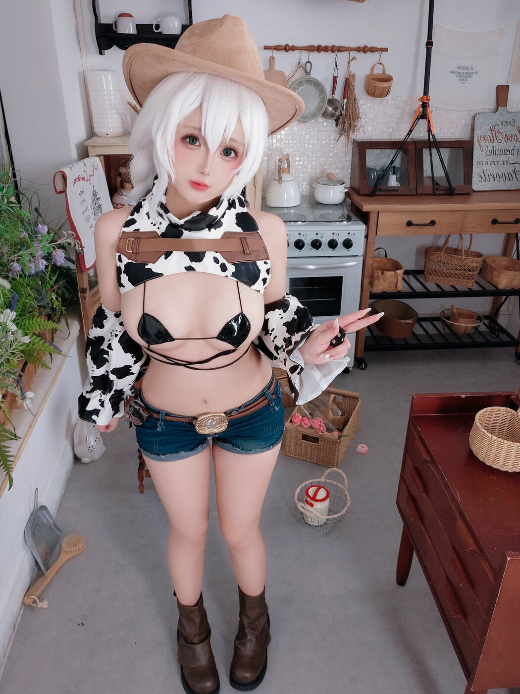 Coser@日奈娇 – 挤奶工 (74P)