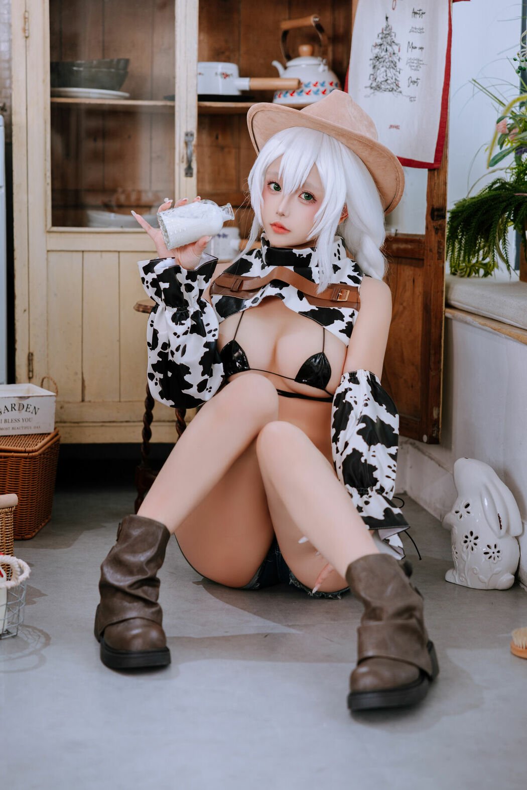 Coser@日奈娇 – 挤奶工 (74P)