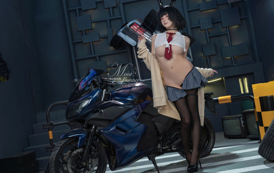 Coser@黏黏团子兔 – 2025年10月作品 賽博逆JK (88P)